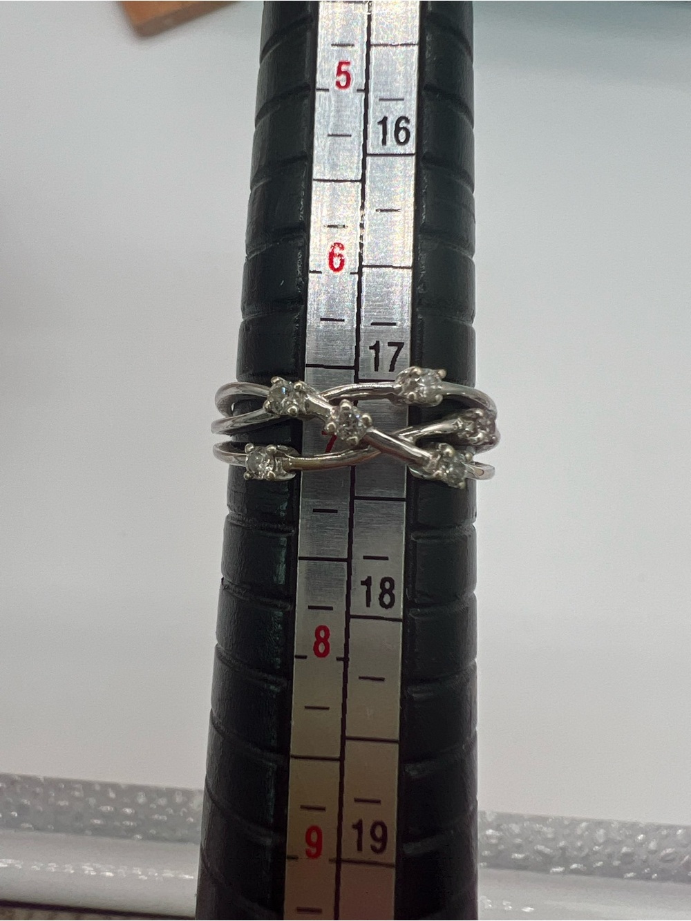 Five genuine diamonds white gold ring - Picture 6 of 7